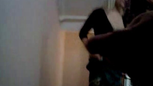 ویدیوی سکس زوری مادر POV از پشمالوی سبزه شهوانی فینیکس ماری که در حال دادن دمپایی شلخته است